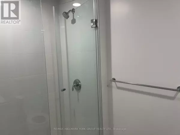 Toronto (banbury-don Mills), ON M3C0R2,20 O'Neill RD #1523