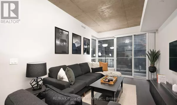 Toronto (niagara), ON M6K0B4,1030 King ST West #318