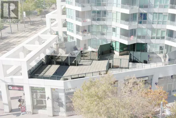 Toronto (waterfront Communities), ON M5J2X1,228 Queens Quay West #205