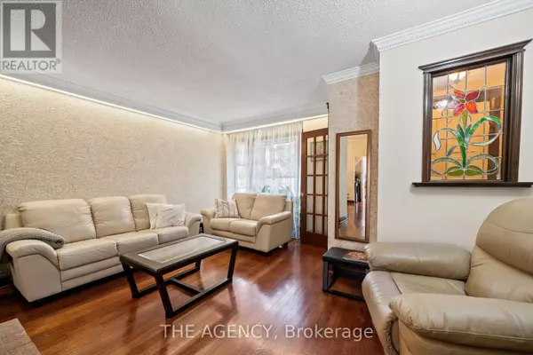 Toronto (moss Park), ON M5A2T2,111 SEATON STREET