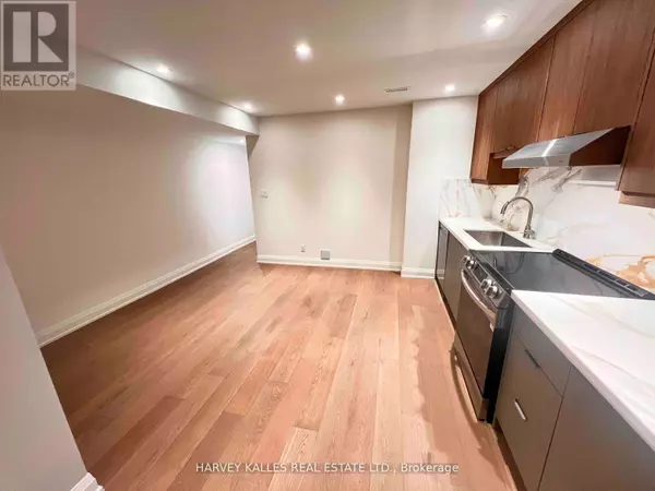 Toronto (kensington-chinatown), ON M5T1B9,24 Sullivan ST #1