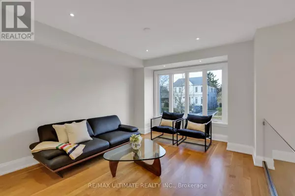 Toronto (englemount-lawrence), ON M6B1Z9,743 GLENCAIRN AVENUE