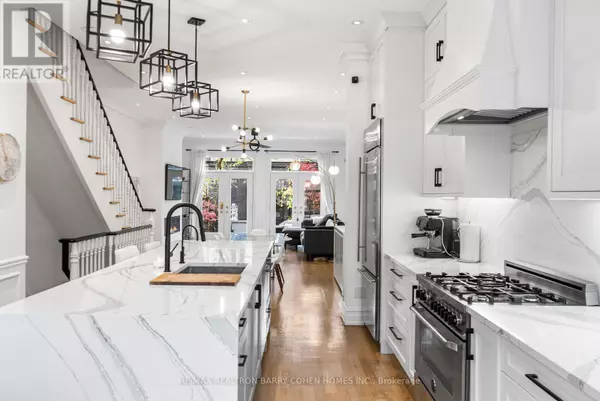 Toronto (annex), ON M5R1H8,121 DAVENPORT ROAD