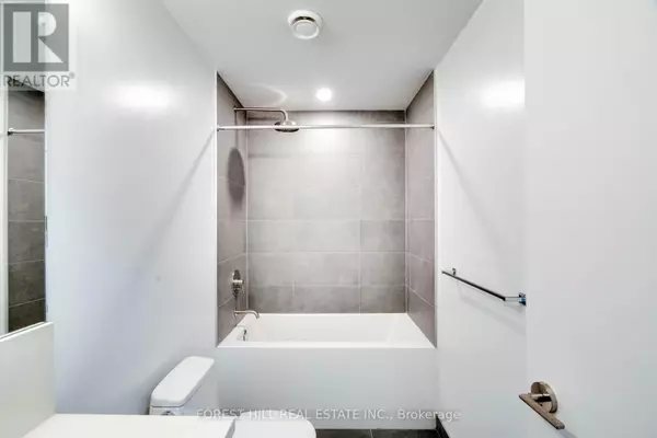 Toronto (humewood-cedarvale), ON M5P0A6,2020 Bathurst ST #516