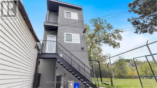 646 Lansdowne AVE #4, Toronto (little Portugal), ON M6H3Y7