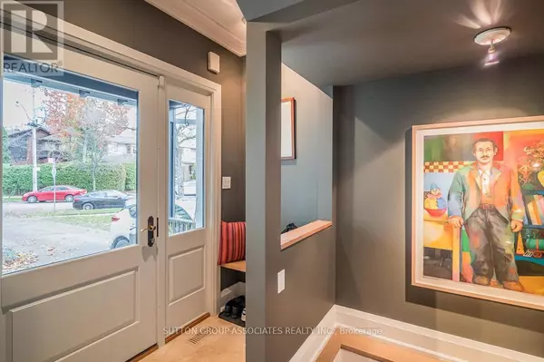 Toronto (mount Pleasant West), ON M4P2C1,16 STIBBARD AVENUE