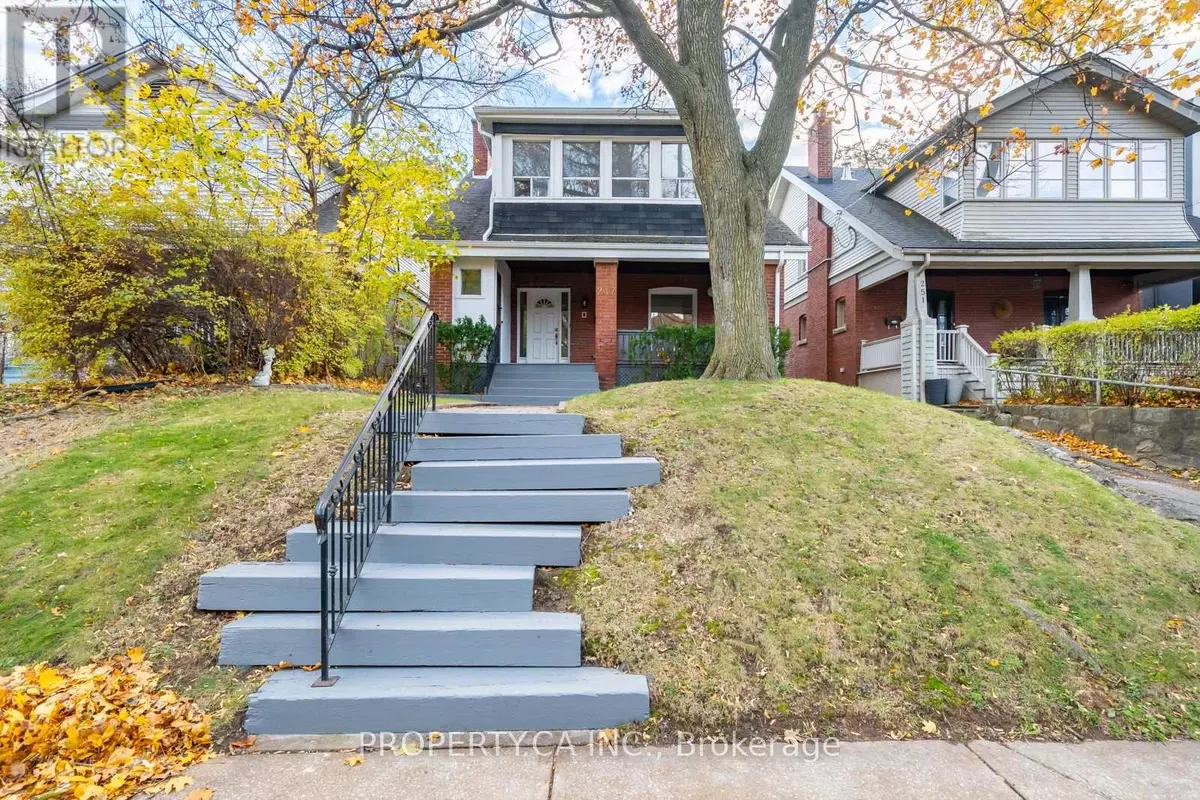 Toronto (yonge-eglinton), ON M4R1H3,247 ST CLEMENTS AVENUE