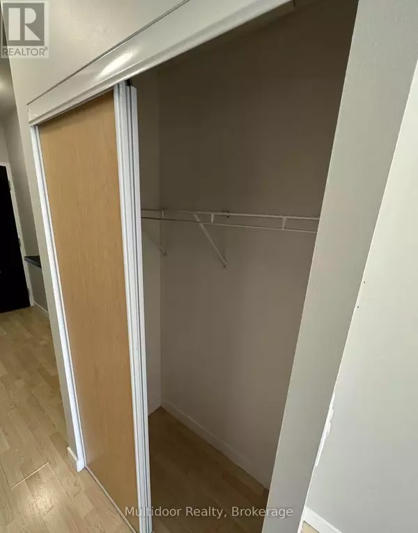 Toronto (niagara), ON M6K0A1,1 Shaw ST South #817