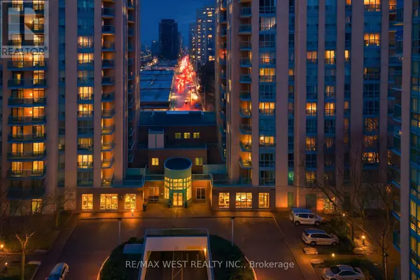 22 Olive AVE #216, Toronto (willowdale East), ON M2N7G6