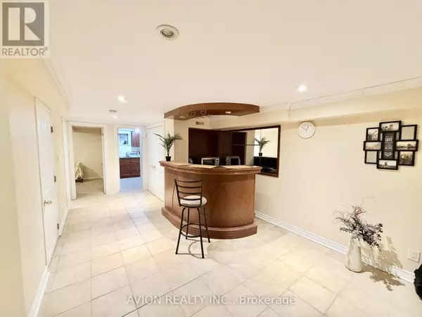 Toronto (newtonbrook West), ON M2M1J5,176 Patricia AVE #Lower