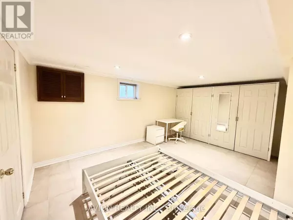 176 Patricia AVE #Lower, Toronto (newtonbrook West), ON M2M1J5