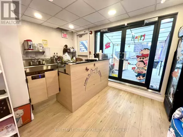 Toronto (kensington-chinatown), ON M5V2A2,360 Queen ST West #Upper