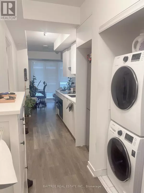 Toronto (mount Pleasant West), ON M4P0E3,99 Broadway AVE #3205