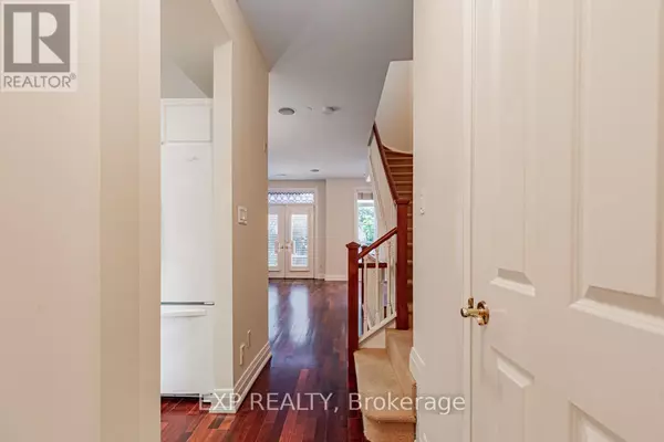 Toronto (rosedale-moore Park), ON M4T3B3,37 SHAFTESBURY AVENUE