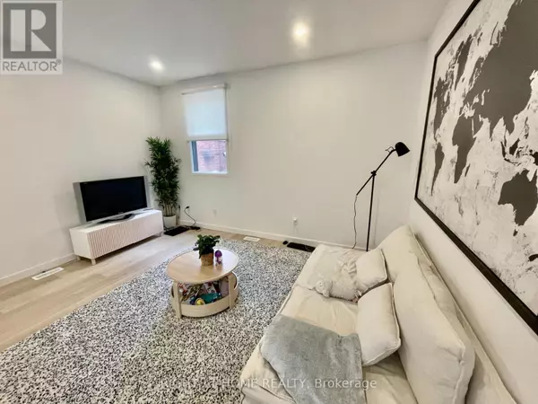 Toronto (casa Loma), ON M5R3C1,367 Howland AVE #5