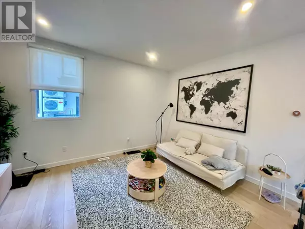Toronto (casa Loma), ON M5R3C1,367 Howland AVE #5