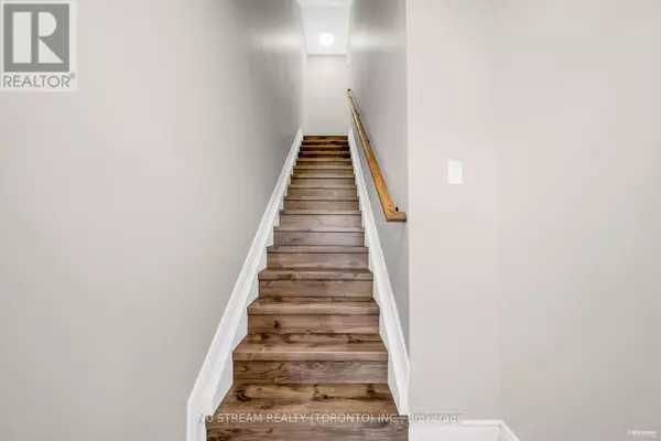 Toronto (newtonbrook West), ON M2R2C9,25 Devondale AVE #Unit#2