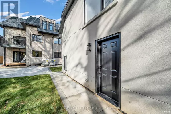 Toronto (newtonbrook West), ON M2R2C9,GARDEN SUITE - 25 DEVONDALE AVENUE