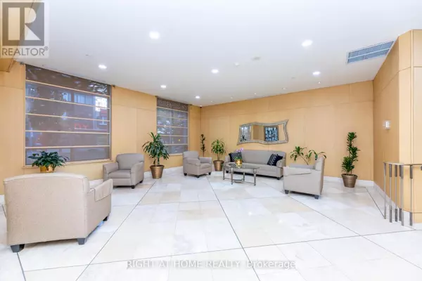 Toronto (mount Pleasant West), ON M4P1J2,123 Eglinton AVE East #813