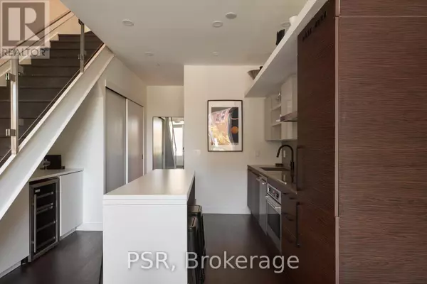 Toronto (niagara), ON M6K0B4,1030 King ST West #107