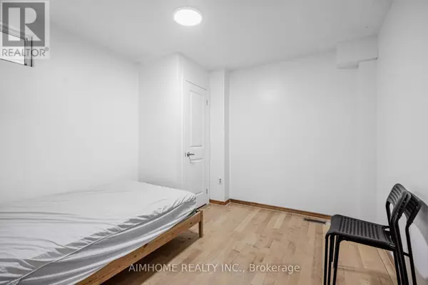 Toronto (trinity-bellwoods), ON M6J3R4,144 Wolseley ST #1B