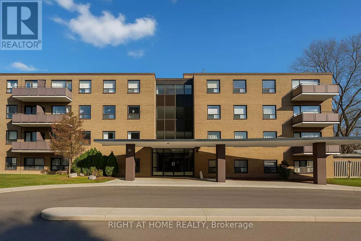 Toronto (banbury-don Mills), ON M3C1R4,1002 Lawrence AVE East #205