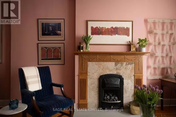 Toronto (annex), ON M5R1W9,169 MACPHERSON AVENUE