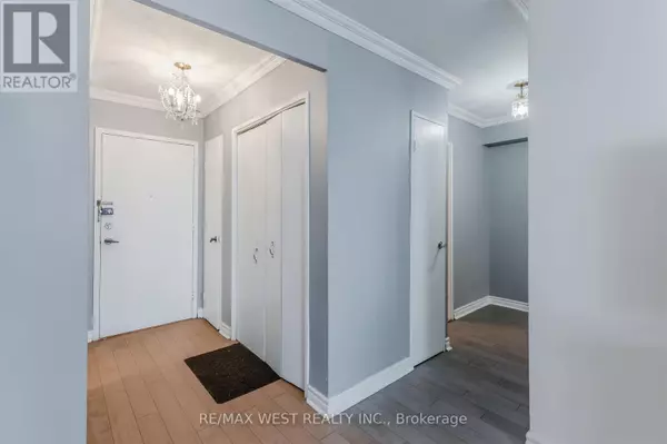 Toronto (englemount-lawrence), ON M6A1X5,130 Neptune DR #904