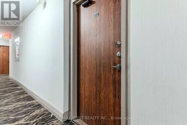 Toronto (englemount-lawrence), ON M6A1X5,130 Neptune DR #904