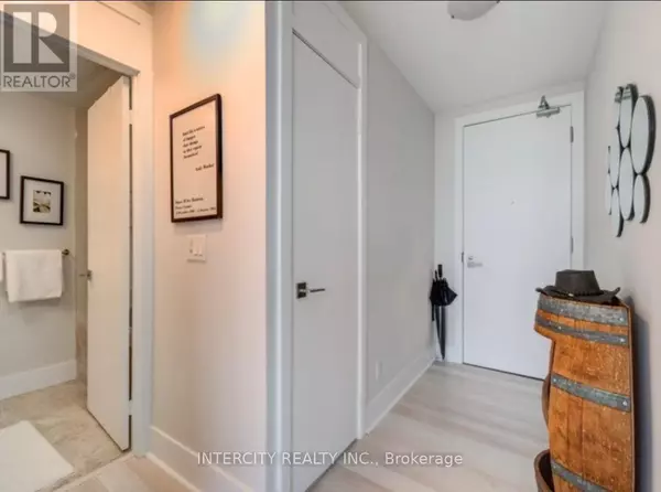 Toronto (annex), ON M5R1H3,32 Davenport RD #1802