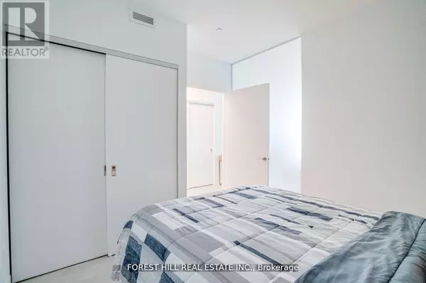 Toronto (oakwood Village), ON M6C0A5,185 Alberta AVE #209