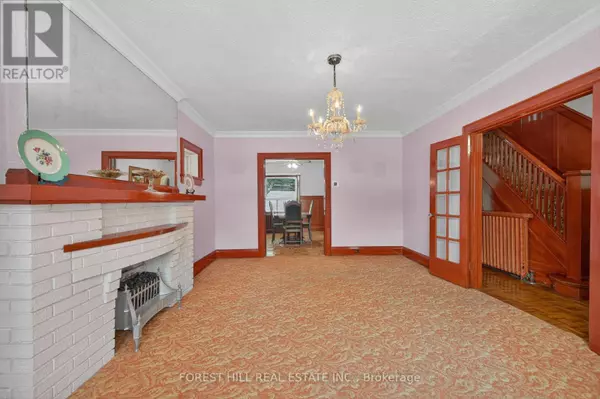 Toronto (little Portugal), ON M6J2C7,11 HEYDON PARK ROAD