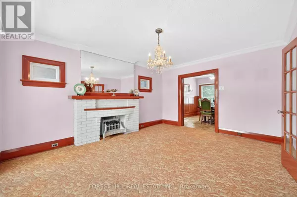 Toronto (little Portugal), ON M6J2C7,11 HEYDON PARK ROAD