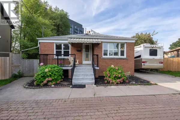 17 WIGAN CRESCENT, Toronto (clanton Park), ON M3H3A3