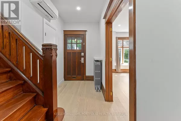 Toronto (yonge-eglinton), ON M4R1H2,136 ST CLEMENTS AVENUE