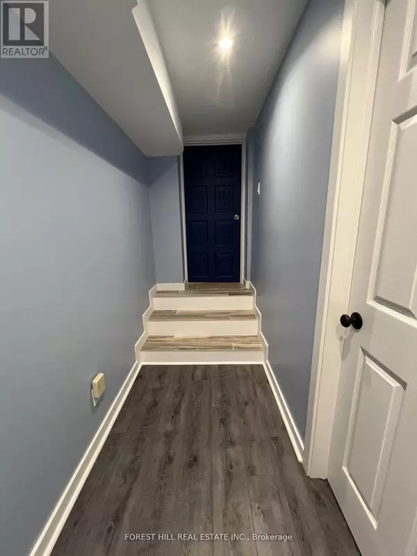 Toronto (wychwood), ON M6G2G8,168 Tyrrel AVE West #Lower