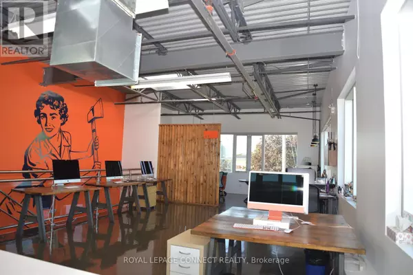 Toronto (thorncliffe Park), ON M4G2H5,41 Industrial ST #208