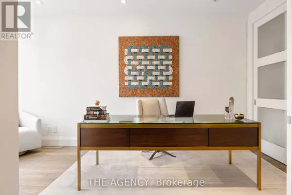 Toronto (annex), ON M5R2E5,114 HAZELTON AVENUE