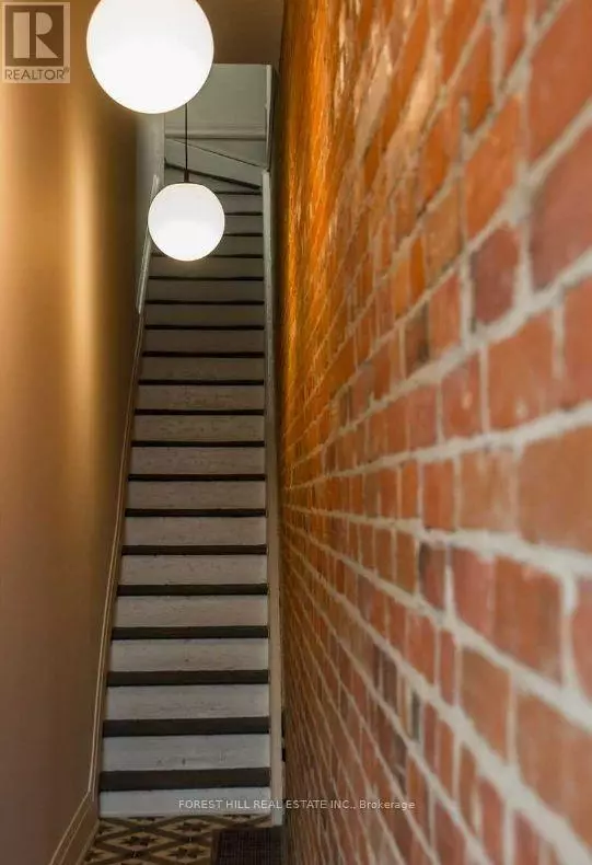 Toronto (trinity-bellwoods), ON M6J1X5,1216 Dundas ST West #3