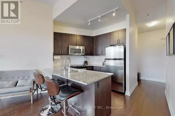 Toronto (banbury-don Mills), ON M3C0L9,85 The Donway West #103