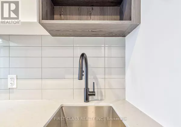 Toronto (regent Park), ON M5A0W7,5 Defries ST #1005