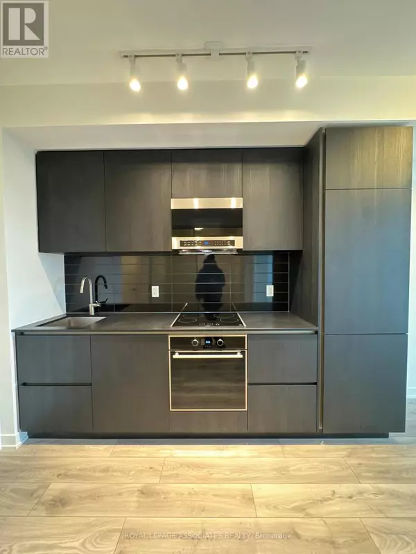 Toronto (mount Pleasant West), ON M4P1V7,110 Broadway AVE #1711