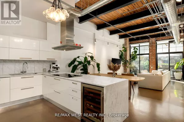 Toronto (niagara), ON M6K1X1,43 Hanna AVE #115