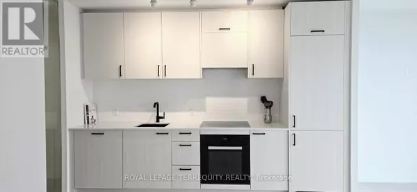 Toronto (banbury-don Mills), ON M3C1H7,1 Quarrington LN #1215