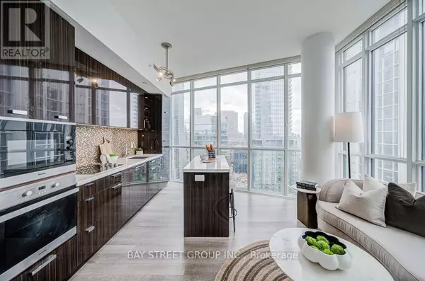 Toronto (annex), ON M5R0B5,32 Davenport RD #2608