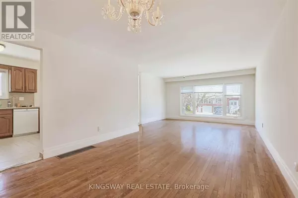 Toronto (pleasant View), ON M2J3X5,184 EDMONTON DRIVE