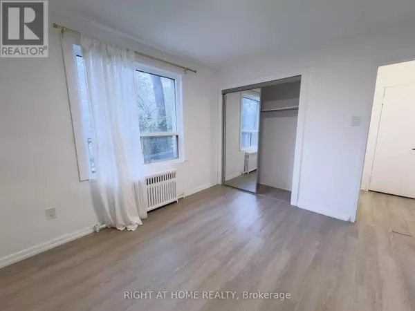 Toronto (leaside), ON M4G2L2,896 Eglinton AVE East #210