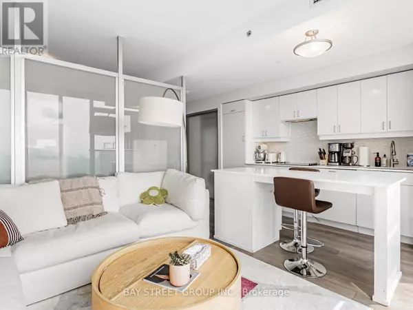 Toronto (kensington-chinatown), ON M5G1S9,426 University AVE #4101