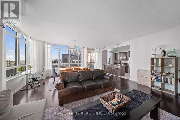 Toronto (waterfront Communities), ON M5J0A7,65 Bremner BLVD #4305