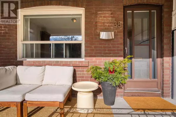 Toronto (trinity-bellwoods), ON M6J1R3,38 HALTON STREET